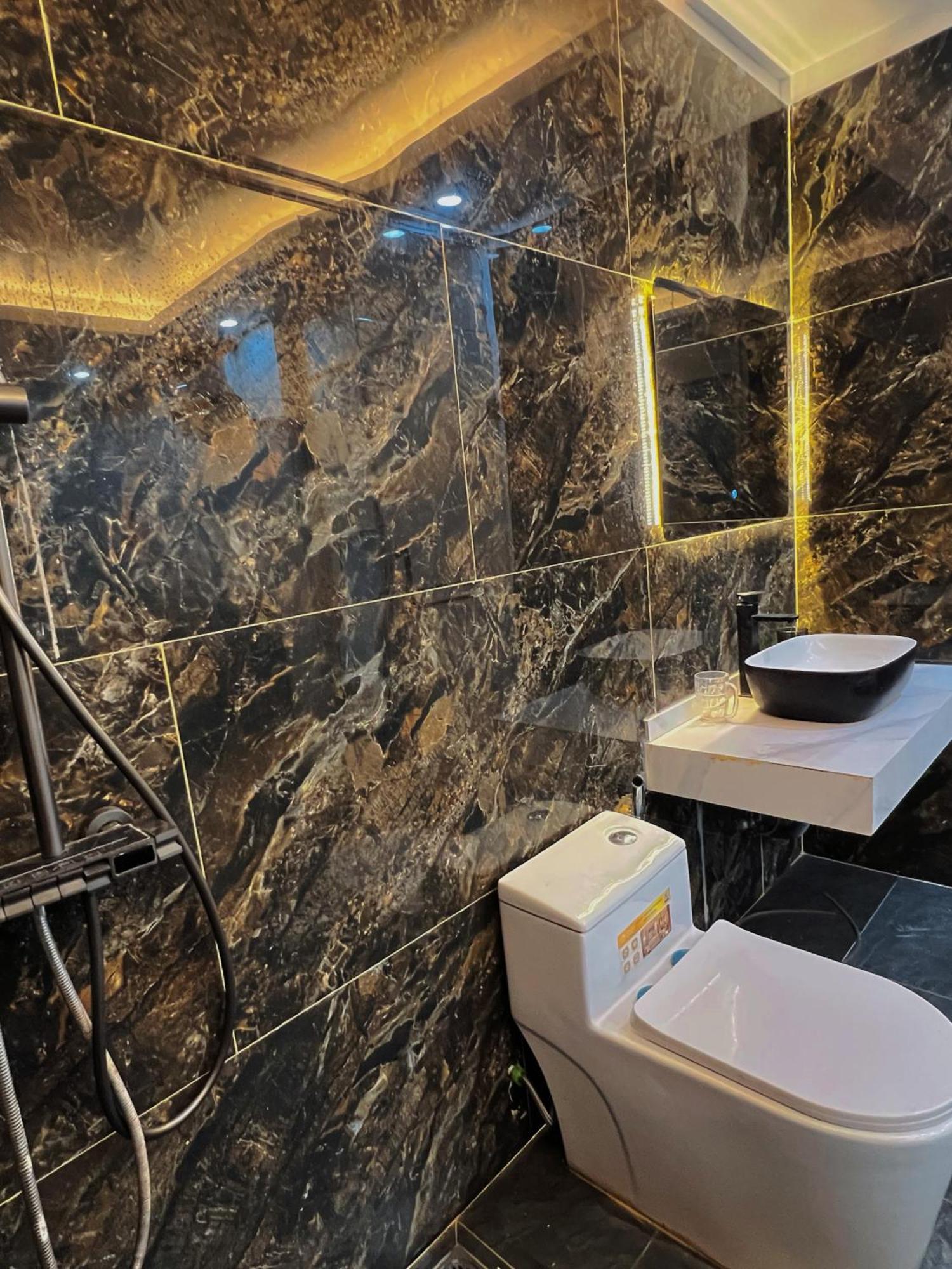 Venus Apartment Kham Thien ハノイ市 エクステリア 写真
